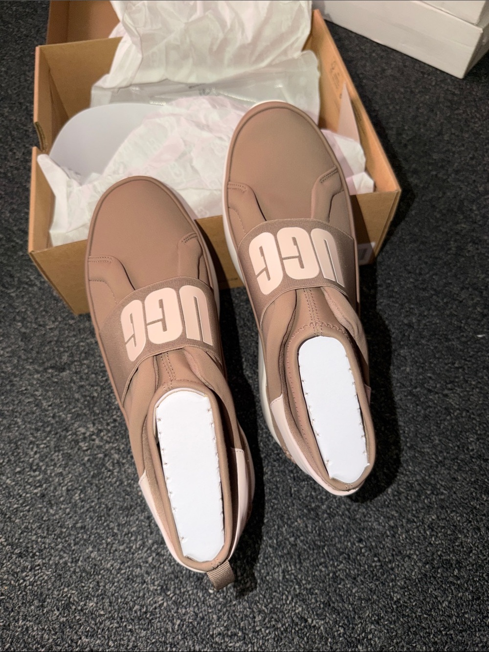 Ugg Neutra women’s 8.5 sneakers NIB